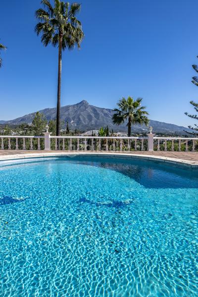 Foto e1709fde-c033-4a50-ac4d-eefc369d0e16. Casa gran casa con vistas a la montaña y al mar con inmejorables oportunidades en Marbella