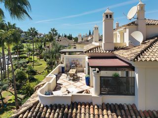 Penthouse in Los Naranjos. Ático orientado al sur con vistas al golf de las brisas