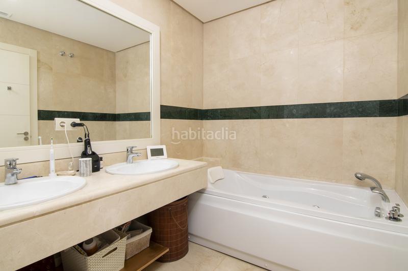 Foto 0deca76f-a182-4840-a372-8f83053a7f48. Piano terra con parcheggio piscina in Los Naranjos Marbella