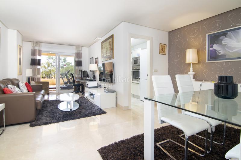 Foto 84f0b156-9bbd-44f2-9f3c-aecd2453ed70. Piano terra con parcheggio piscina in Los Naranjos Marbella