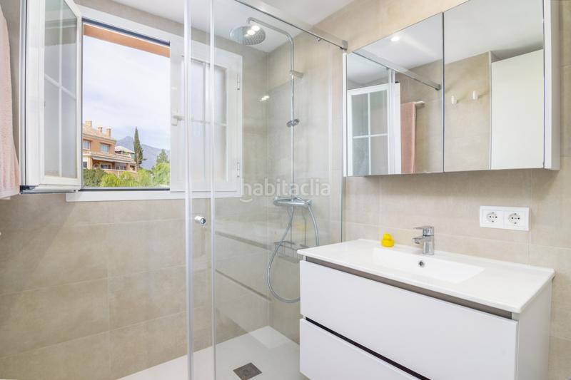 Foto eed6d8bc-17a2-48ab-96bf-caf703bef456. Attico con parcheggio piscina in Los Naranjos Marbella