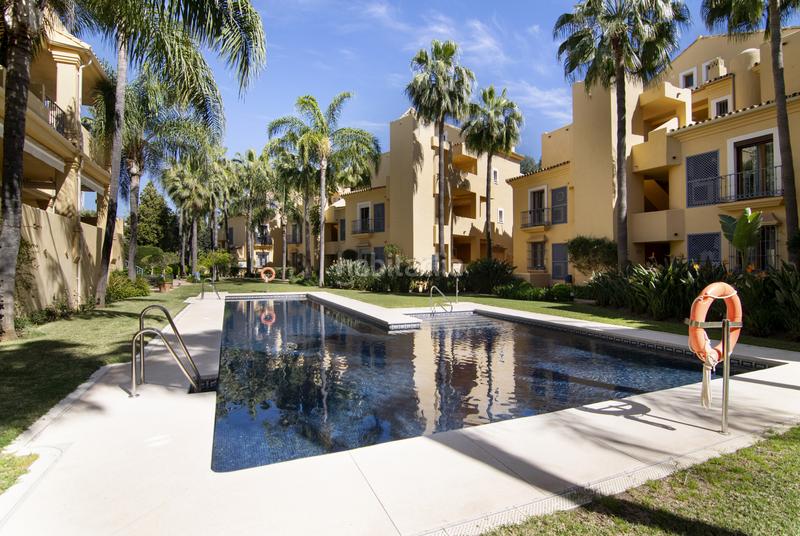 Foto 2403ea42-1126-4e76-8aba-8e873e7ebdd7. Planta baixa amb aparcament piscina a Nagüeles Alto Marbella