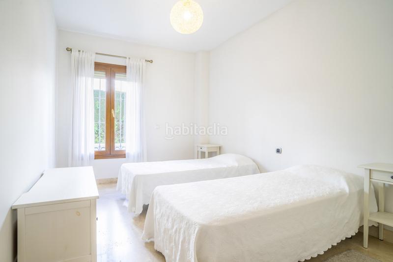 Foto a69adb0c-b2a8-4b5d-84f1-6c8cc6fa1006. Planta baixa amb aparcament piscina a Nagüeles Alto Marbella