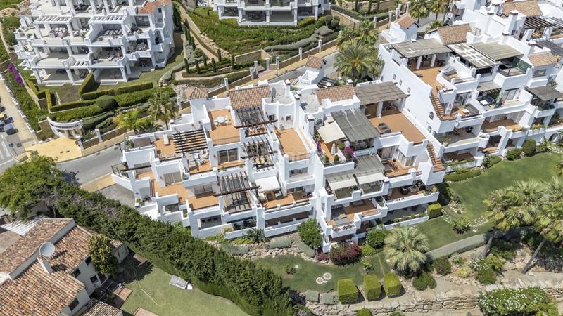Foto 53e8e51d-9025-4094-ad79-f25a81e35e07. Attico con parcheggio piscina in Los Naranjos Marbella