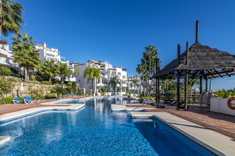 Foto ab2b4add-61ba-477b-9682-007245ba93b7. Attico con parcheggio piscina in Los Naranjos Marbella
