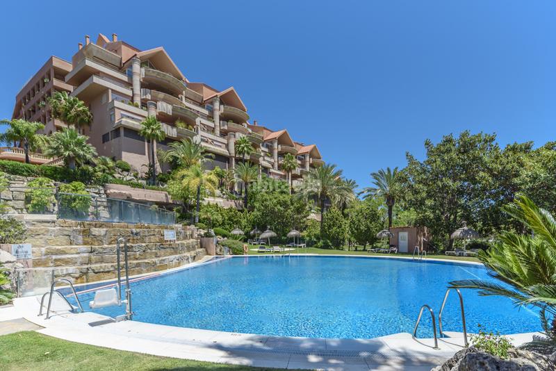Foto 5c3da579-00de-4ebe-9971-b2a64dcc4f7c. Piccolo appartamento con parcheggio piscina in Los Naranjos Marbella
