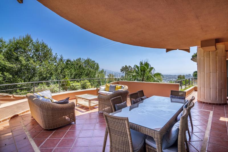 Foto 8e4c5ee3-e9e4-485f-835f-aa86cef6f0c4. Piccolo appartamento con parcheggio piscina in Los Naranjos Marbella