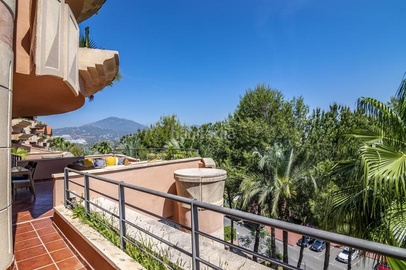 Foto f57eae80-15a6-4c2f-9e72-8c652d95e9ca. Piccolo appartamento con parcheggio piscina in Los Naranjos Marbella