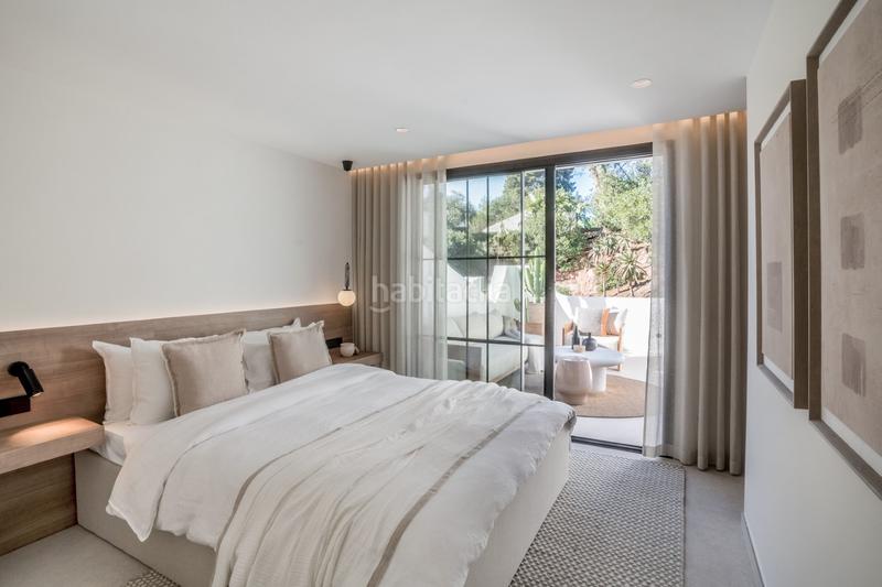 Foto d91f327f-bb5b-4a53-900c-89b66c4fb279. Casa adosada  nueva en primera línea de golf en Marbella