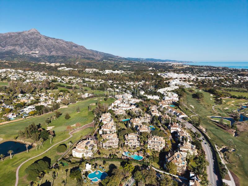 Foto 259d8a5d-a5d1-4342-b500-f2db7cefbef4. Planta baja unidad en planta baja en un desarrollo cerrado y seguro en Marbella