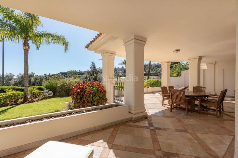Foto db6832bc-7234-448d-ba2b-945ae04b9fab. Planta baja unidad en planta baja en un desarrollo cerrado y seguro en Marbella