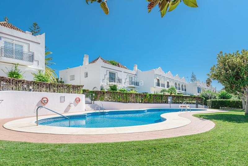 Foto 6414b33b-7801-4cfc-971d-d4a7a1b4774d. Reihenhaus mit pool in Aloha Marbella