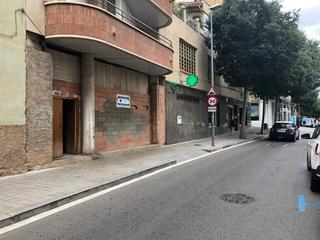 Location Local commercial à Carrer de carrasco i formiguera 23a. Local de 212m2 al centre.