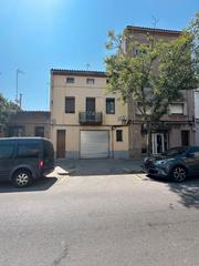 Edifici a Bases de Manresa - Carretera de Santpedor. Amb potencial i llogaters actuals  zona prime en manresa
