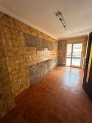 Appartamento in Bases de Manresa - Carretera de Santpedor. Pis ampli a reformar en finca tranquil·la