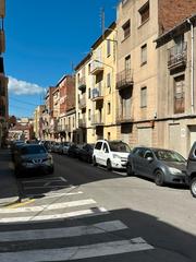 Edifici a Poble Nou. Edifici en venda amb local amb llic�ncia i pisos llogats