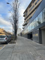 Lloguer Local Comercial a Plaça Catalunya. Es lloga local + places de pk