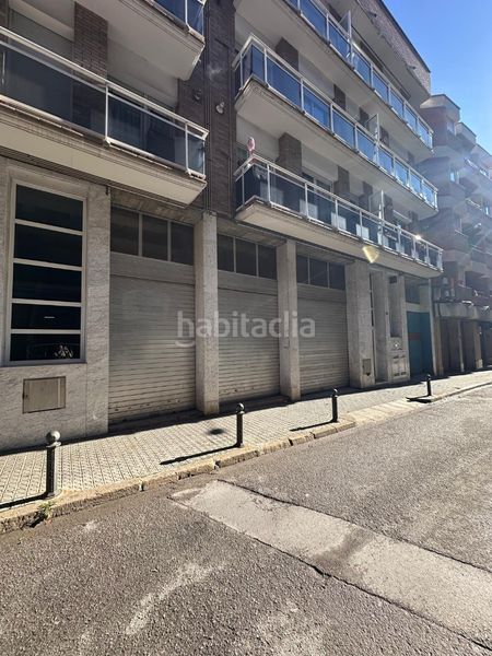 Foto e8d39b9d-0955-492a-85fb-9ff8568793d6. Local comercial a Plaça Catalunya Manresa