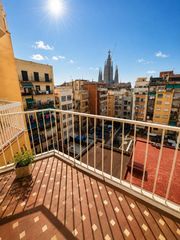 Etagenwohnung in El Camp d�en Grassot i Gr�cia Nova. Pis de 4 habitacions amb balc� i vistes a la sagrada fam�lia de