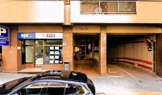 Autoparkplatz in Carrer de la s�quia 28. Pla�a d'aparcament en venda al passeig pere iii