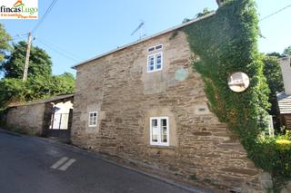 Casa a Begonte. Casa reformada al lado del río ladra