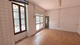 Lloguer Local Comercial  Calle de san pedro. Se alquila local comercial diáfano de 46 m junto a la plaza del