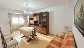 Etagenwohnung in San Ramón-Monte de Piedad. Amplio piso con ascensor, balcón y 4 dormitorios en xirivella  j