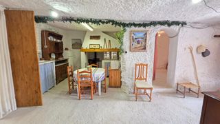 Masia  Coves de la torre. Auténtica casa cueva en paterna  rodada por almodóvar