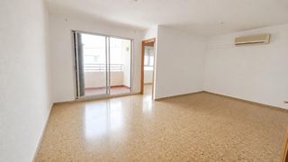 Flat  Mestre serrano. Piso para reformar junto a la cova gran, con 109 m2, primer piso