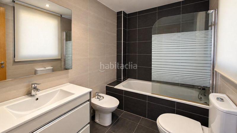 Foto 9d9ef75c-f32f-41d3-b143-b562a84b3d96. Ático  vpo con terraza esquinera de 98 m2 garaje y trastero 2 hab. y 1 baño , junto a metro Santa Rita. en Paterna