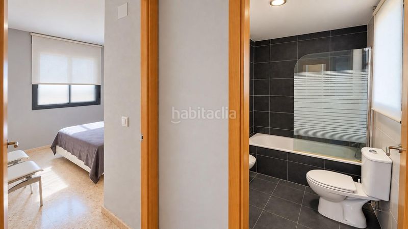 Foto f0cc674c-4634-4c39-a69a-60f4263154f8. Ático  vpo con terraza esquinera de 98 m2 garaje y trastero 2 hab. y 1 baño , junto a metro Santa Rita. en Paterna