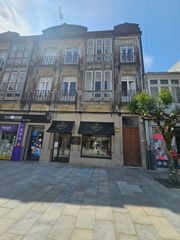 Haus  Calvo sotelo. Edificio histórico en venta en el centro de a estrada