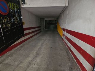 Aparcament cotxe a Santa marta 21. Plaza de garaje amplia en santa marta