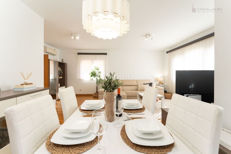 Foto 1f03a3c4-958e-4ea0-93d2-9700a5c520b9. Casa aparellada a calle alejandro dávila león 3 a Telde