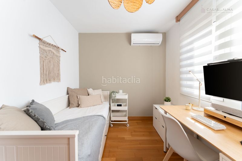 Foto 215e07f6-1b46-4d2a-8bcb-79468e27b836. Casa aparellada a calle alejandro dávila león 3 a Telde