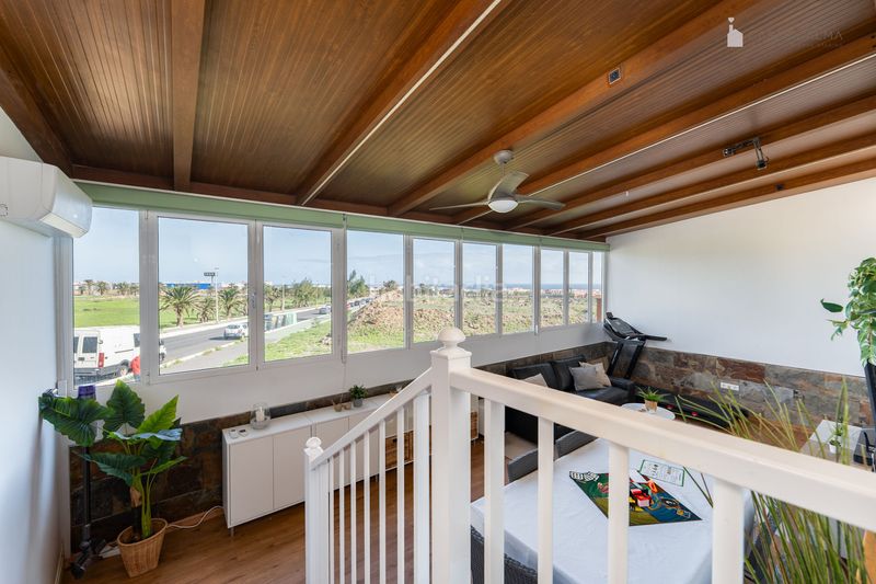 Foto 31fd9b9a-3715-4ee1-a5f4-9c0528fd3b47. Casa aparellada a calle alejandro dávila león 3 a Telde