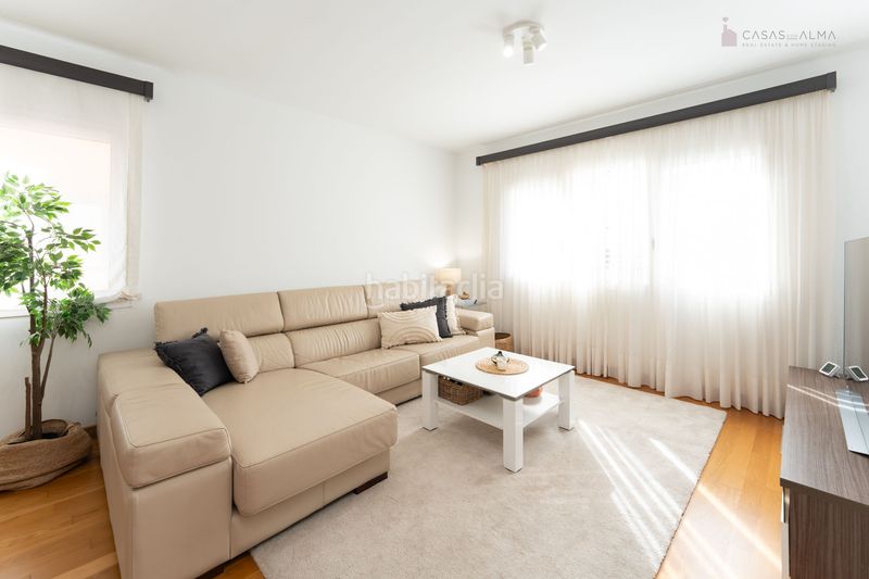 Foto 3f0f68d9-a1b5-4fc5-9c33-73c309e9adda. Casa aparellada a calle alejandro dávila león 3 a Telde