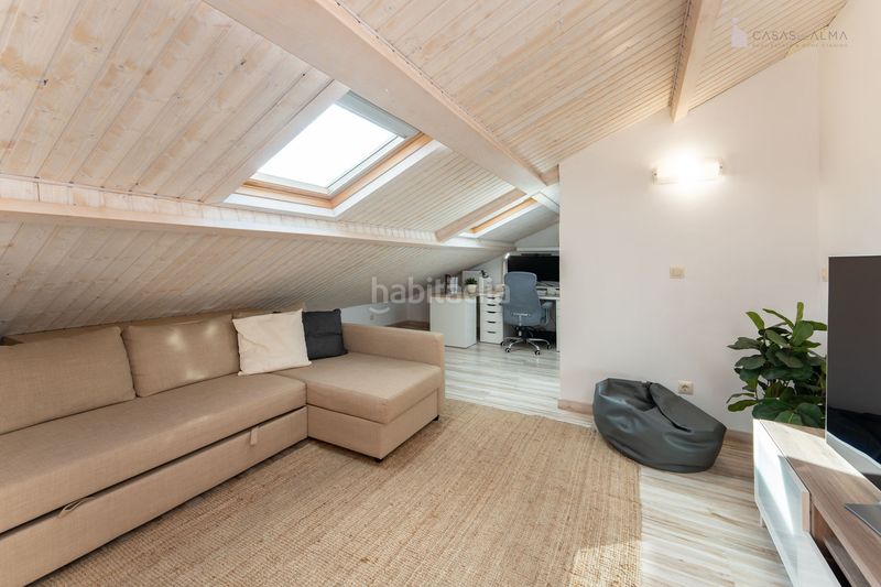 Foto 459e3491-2bec-4ff0-ab11-e7f5bffad39e. Casa aparellada a calle alejandro dávila león 3 a Telde