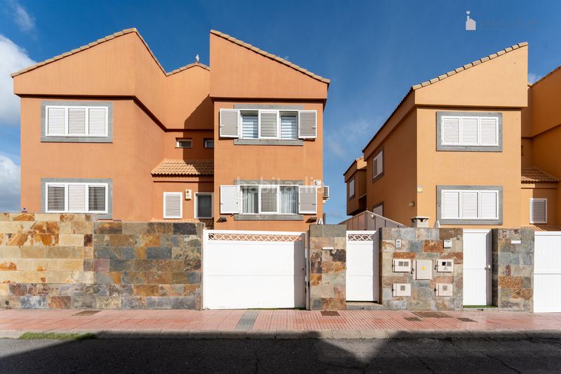 Foto 492211d6-f335-49ae-9e85-31f8021236e1. Casa aparellada a calle alejandro dávila león 3 a Telde