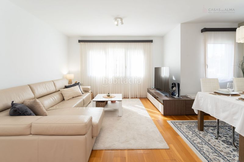 Foto 58956199-8629-44d8-b25c-d30ec033b0a8. Casa aparellada a calle alejandro dávila león 3 a Telde