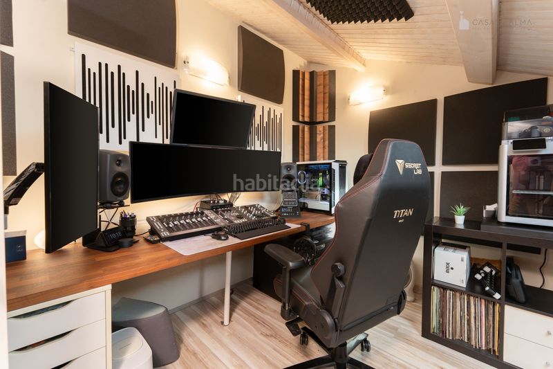 Foto 6331b4c1-54e7-484b-8d50-fb220339f69c. Casa aparellada a calle alejandro dávila león 3 a Telde