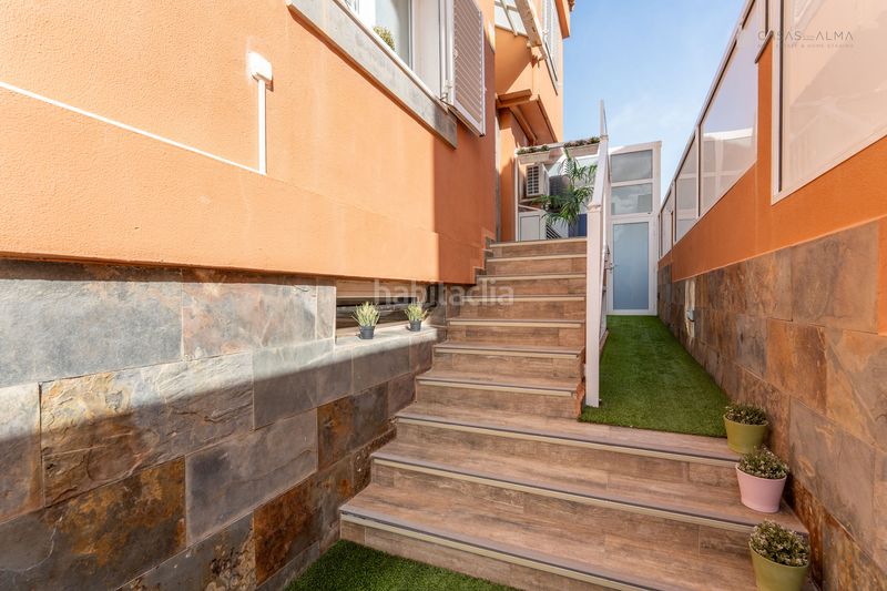 Foto 687b5fcd-14bb-423a-aed8-ec677f331faf. Casa aparellada a calle alejandro dávila león 3 a Telde