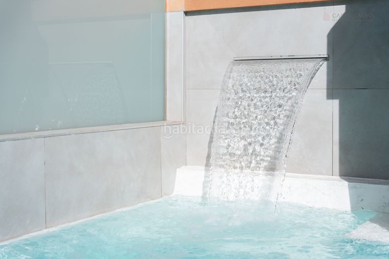 Foto 7187ed4c-cc57-494d-ae73-ff537a480403. Casa aparellada a calle alejandro dávila león 3 a Telde