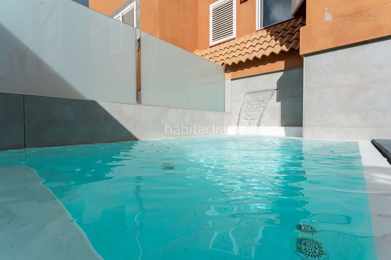 Foto ab3ba938-a380-45d2-8773-9f2588e07842. Casa aparellada a calle alejandro dávila león 3 a Telde