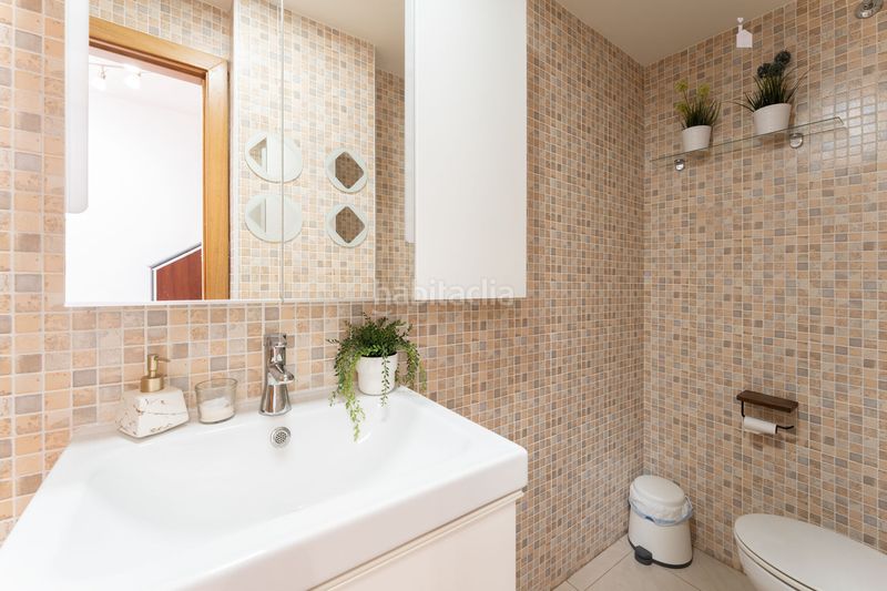 Foto ac9d0029-a18f-41ab-917a-bd24027be7f5. Casa aparellada a calle alejandro dávila león 3 a Telde