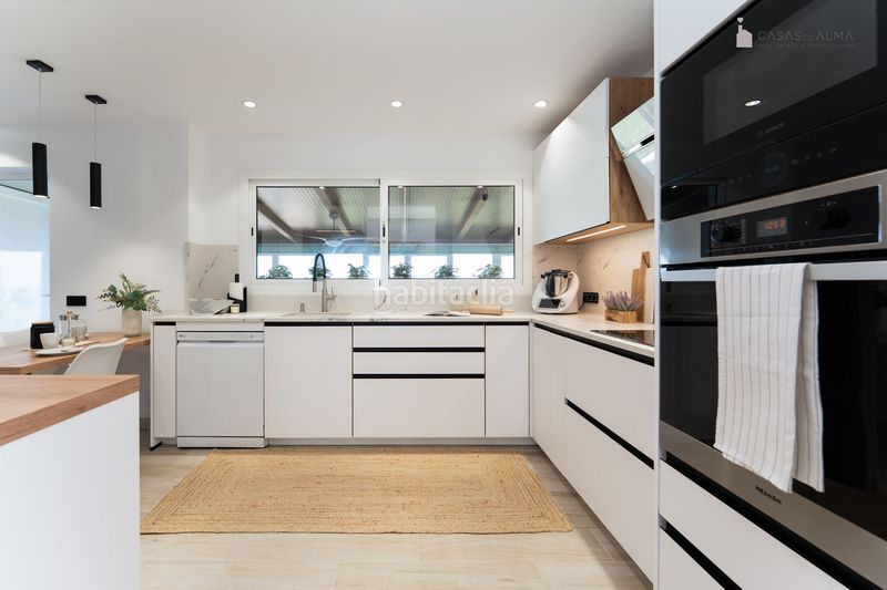 Foto bd4977fc-058d-4cee-969f-6aa0f7a099a5. Casa aparellada a calle alejandro dávila león 3 a Telde