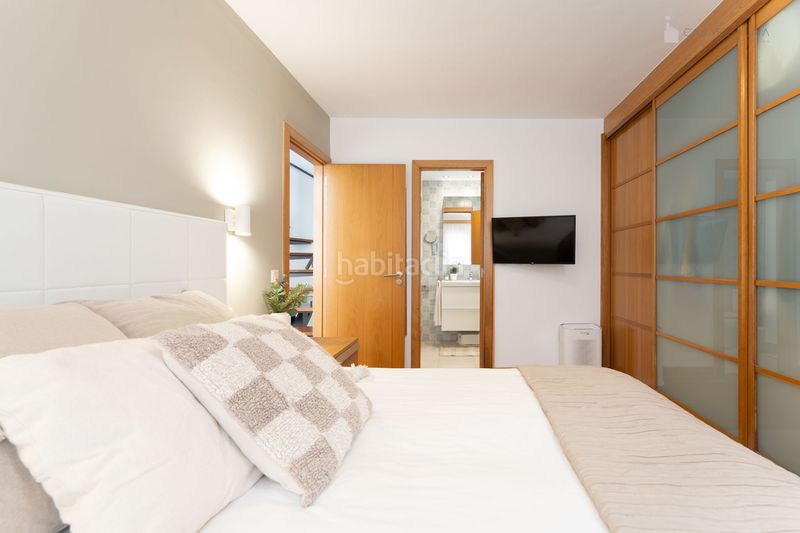 Foto c5209228-a6bd-4154-a8b4-5ce3d5b67a40. Casa aparellada a calle alejandro dávila león 3 a Telde