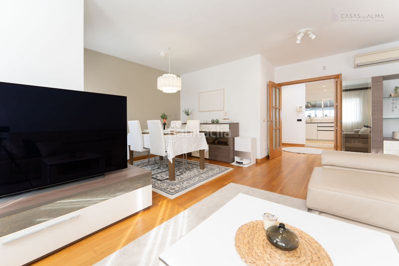 Foto cf6e163a-9b05-4bdc-948d-61374f8d4615. Casa aparellada a calle alejandro dávila león 3 a Telde