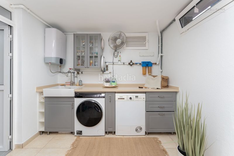 Foto cf988689-695c-4daa-a327-d844b03ac048. Casa aparellada a calle alejandro dávila león 3 a Telde