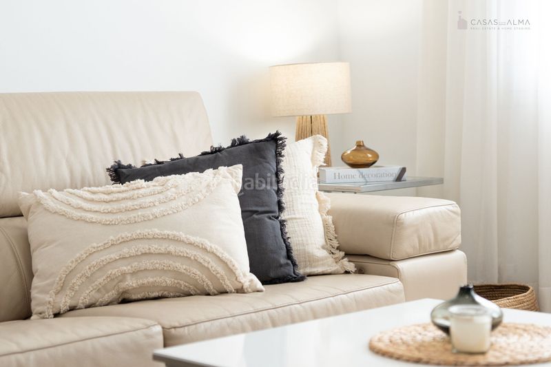 Foto ddf12782-39c7-4385-a2c5-3e08058e1bf0. Casa aparellada a calle alejandro dávila león 3 a Telde